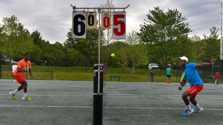 渐走出困境 渐走出困境